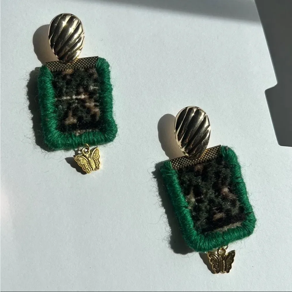 Elegant Green and Gold Statement Earrings R12
